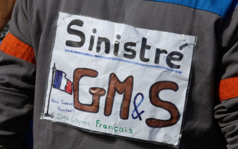 Sur le blouson d’un salarié GM&S, le 4 octobre 2017. AFP/Pascal Lachenaud. Crédits : LeParisien.fr